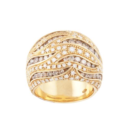 YELLOW GOLD AND DIAMOND RING.