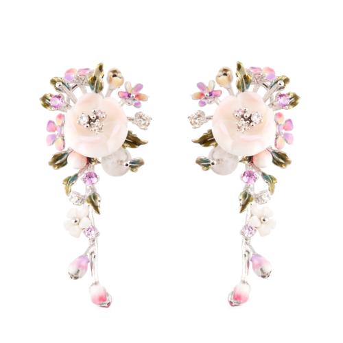 FLORAL EARRINGS.