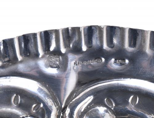 BANDEJA ORNAMENTAL ESPAÑOLA EN PLATA, PPS. SIGLO XX. 