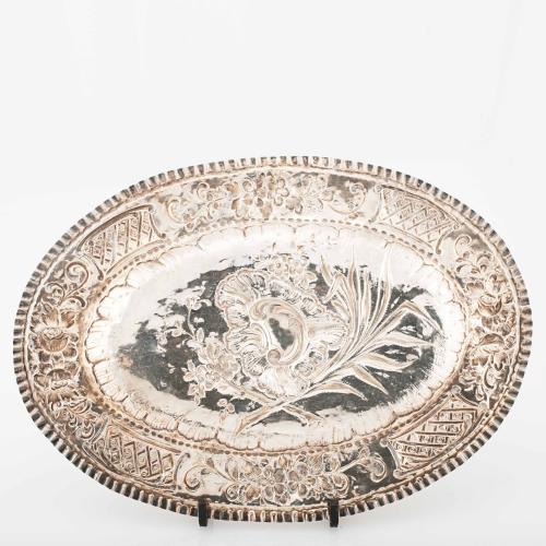 ORNAMENTAL TRAY IN EMBOSSED SILVER, PROBABLY 19TH CENTURY. 