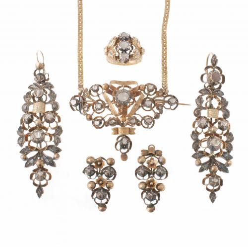 ELIZABETHAN JEWELLERY SET.