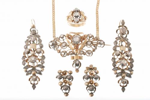 ELIZABETHAN JEWELLERY SET.