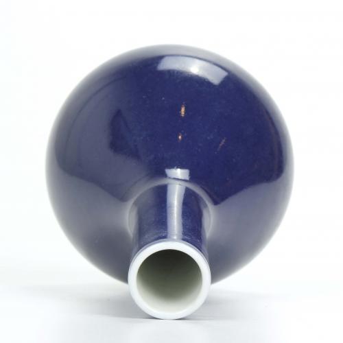 SMALL CHINESE VASE, 20TH CENTURY.