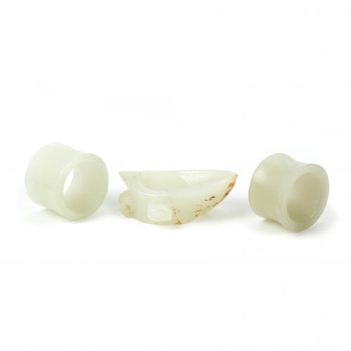 THREE CHINESE THUMB RINGS IN JADE, 20TH CENTURY.