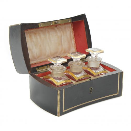 SMALL FRENCH PERFUME BOX, SECOND THIRD 19TH CENTURY.