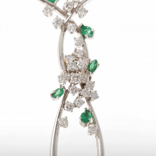 EMERALDS AND DIAMONDS RIGID NECKLACE, 20TH CENTURY.