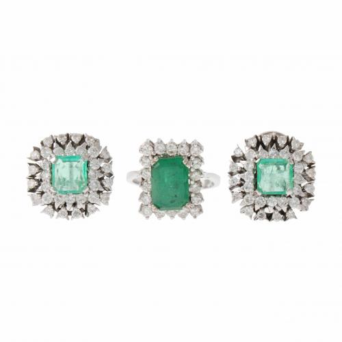 RING AND EARRINGS WITH EMERALDS AND DIAMONDS ROSETTE.