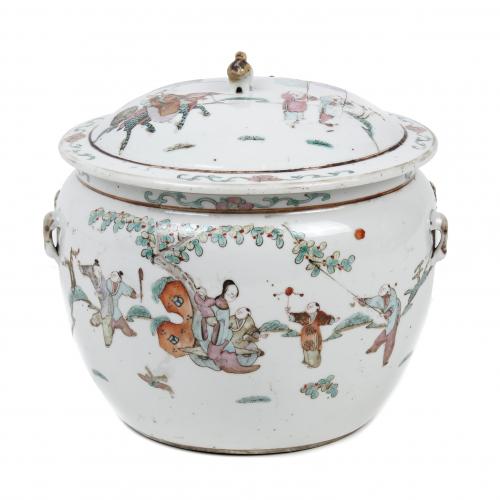 CHINESE "ROSE FAMILY" SOUP TUREEN, 19TH CENTURY.