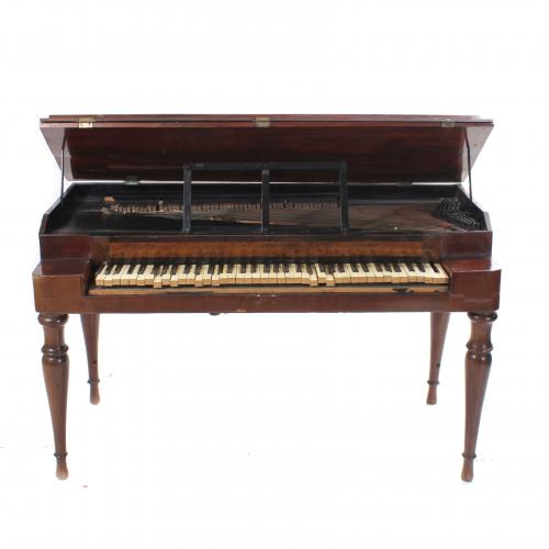 FORTEPIANO DE MESA ESPAÑOL ROMÁNTICO, CIRCA 1840. 