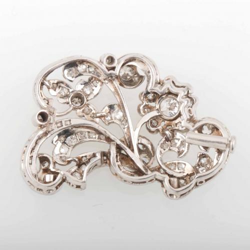 WHITE GOLD BROOCH WITH DIAMONDS.