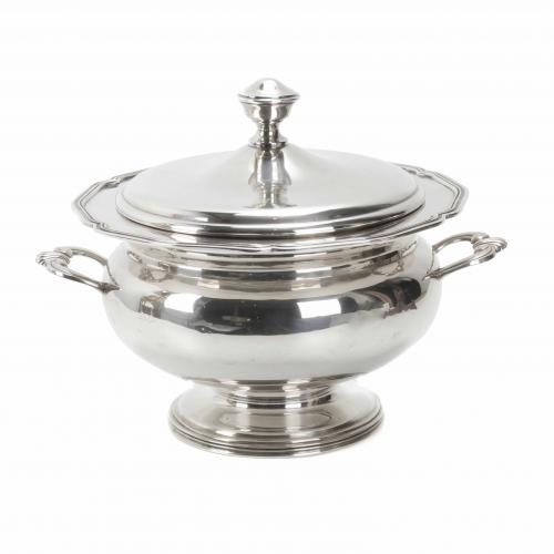 SPANISH SILVER TUREEN, MID 20TH CENTURY.