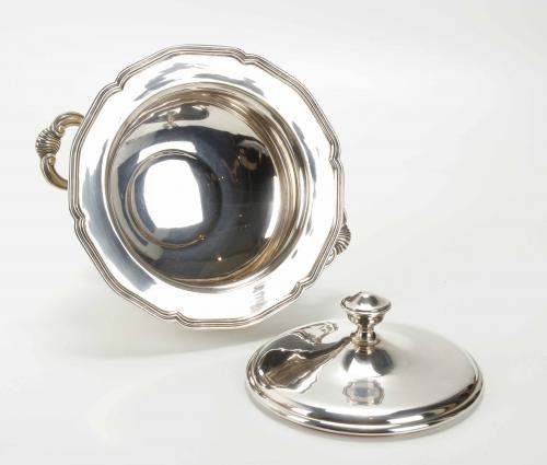 SPANISH SILVER TUREEN, MID 20TH CENTURY.