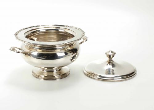 SPANISH SILVER TUREEN, MID 20TH CENTURY.