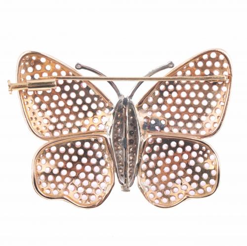 DIAMONDS AND SAPPHIRES BUTTERFLY BROOCH.
