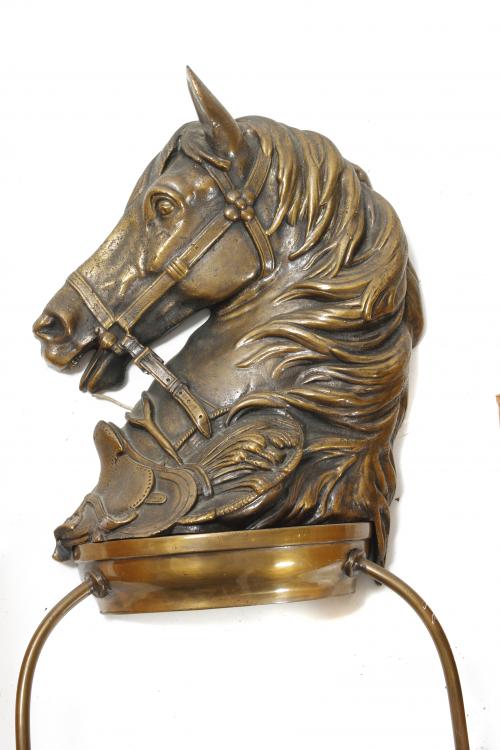 PAREJA DE APLIQUES DE PARED CON CABEZAS DE CABALLO, MED. SI