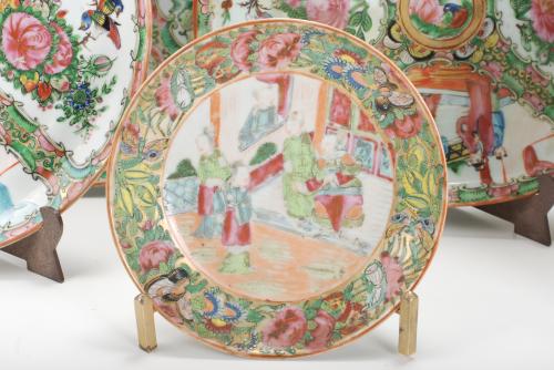 SET OF TEN CHINESE DISHES, 20TH CENTURY. 