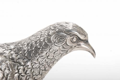 PAIR OF SPANISH TABLE PHEASANTS IN SILVER, 20TH CENTURY.