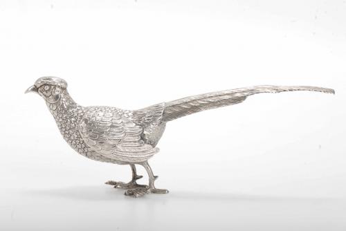 PAIR OF SPANISH TABLE PHEASANTS IN SILVER, 20TH CENTURY.