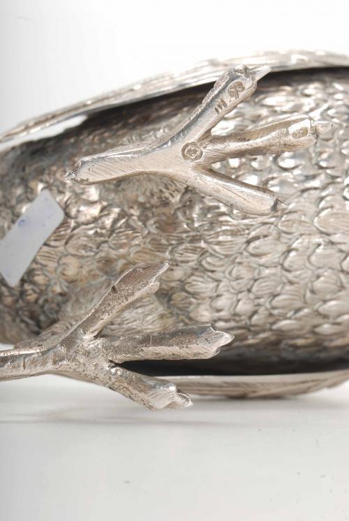 PAIR OF SPANISH TABLE PHEASANTS IN SILVER, 20TH CENTURY.