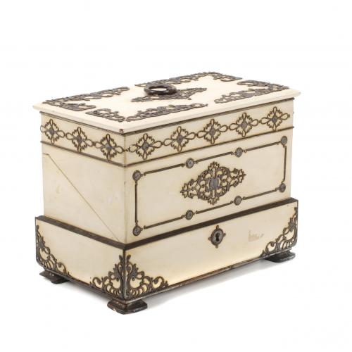 ENGLISH VICTORIAN TEA BOX, 19TH CENTURY.