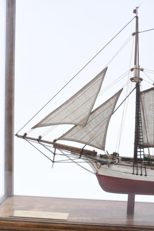 MAQUETA DE VELERO "SCHOONER GALEAS 1870", MED. SIGLO XX.