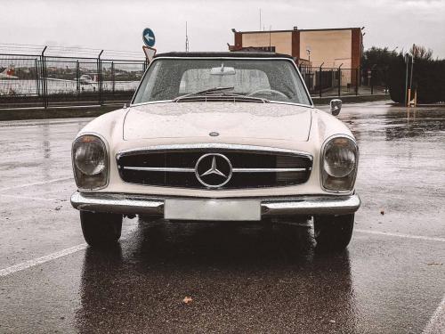 Mercedes - Benz 230 SL, "Pagoda"  Año 1965. 