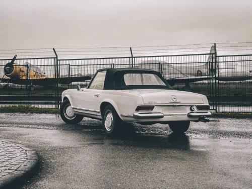 Mercedes - Benz 230 SL, "Pagoda"  Año 1965. 