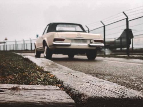 Mercedes - Benz 230 SL, "Pagoda"  Año 1965. 