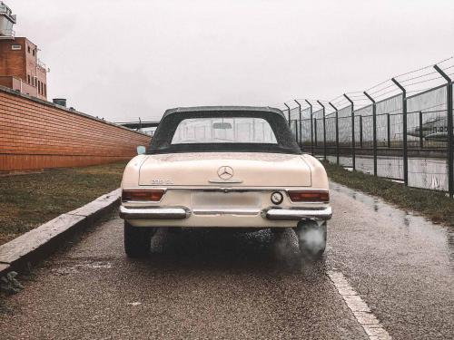 Mercedes - Benz 230 SL, "Pagoda"  Año 1965. 