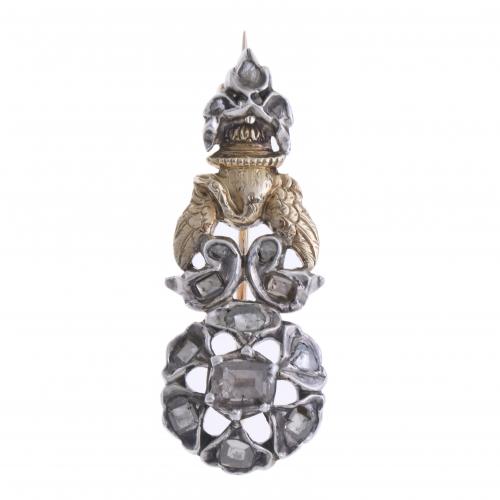 BROCHE ORO CON VISTAS EN PLATINO Y DIAMANTES.