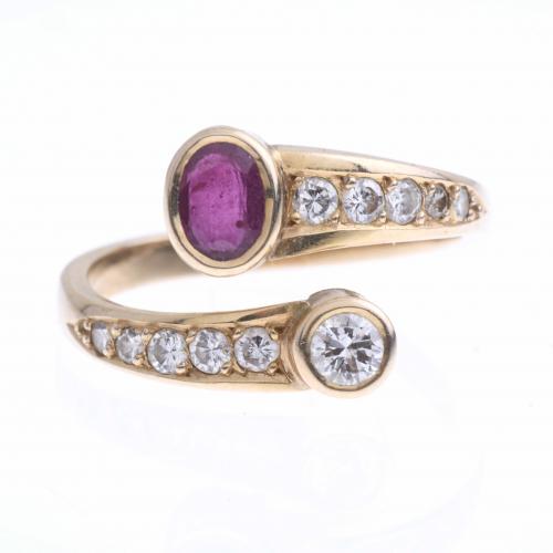 YELLOW GOLD RING WITH RUBY AND DIAMONDS.