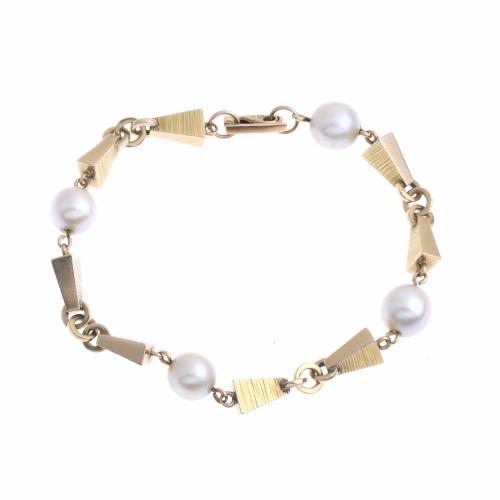 GOLD BRACELET WITH PEARLS.