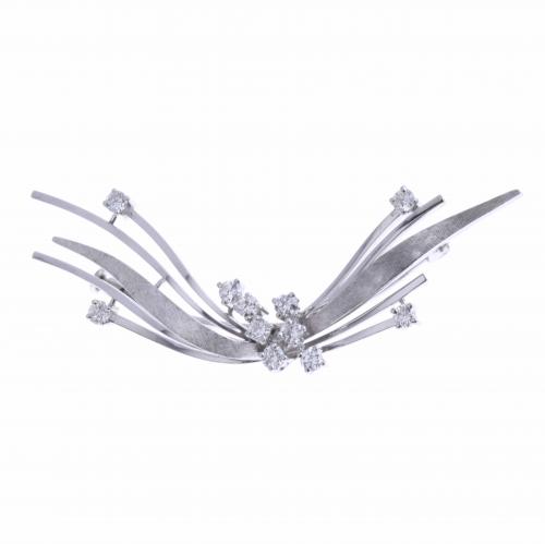 WHITE GOLD AND DIAMONDS BROOCH.