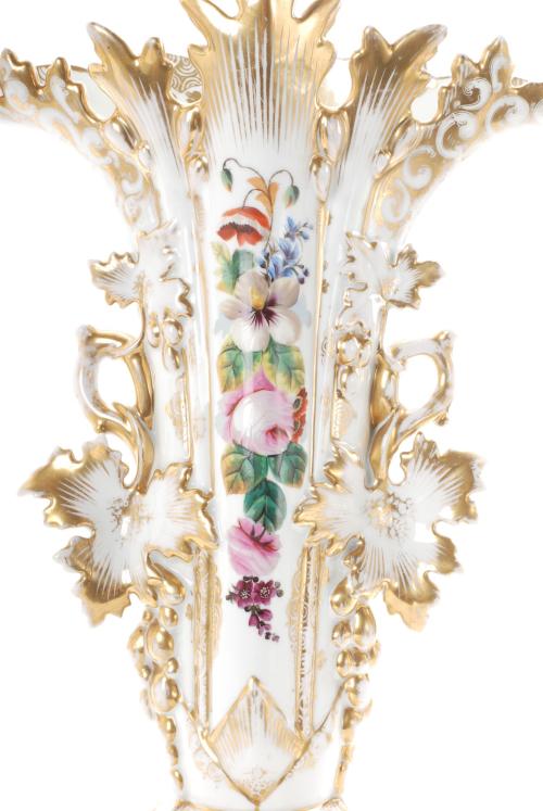 PAIR OF ELIZABETHAN VASES, SECOND THIRD 19TH CENTURY.