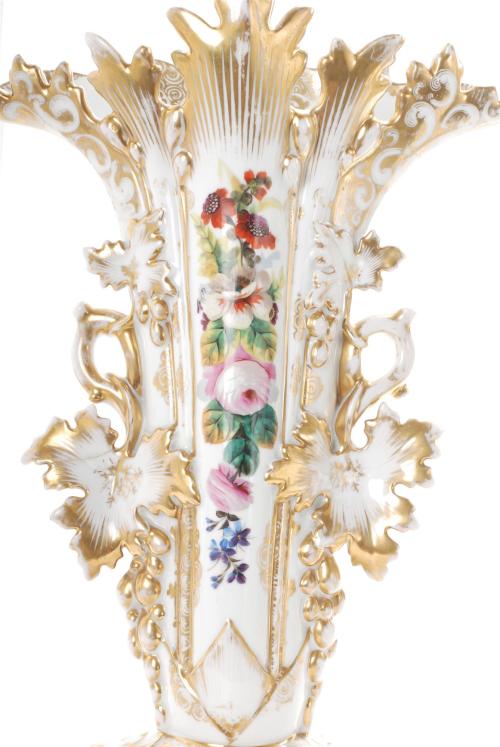 PAIR OF ELIZABETHAN VASES, SECOND THIRD 19TH CENTURY.