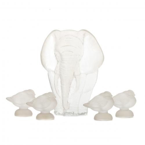 MATS JONASSON (1945) AND PROBABLY LALIQUE MANUFACTURE. ELEPHANT AND FOUR BIRDS.