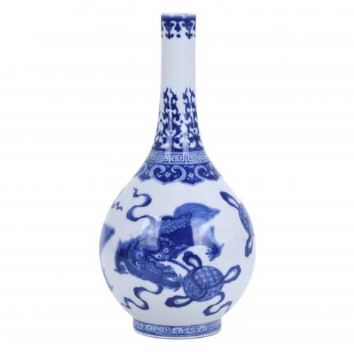 CHINESE TIANQIUPING VASE, QING DYNASTY, LATE 19TH CENTURY.