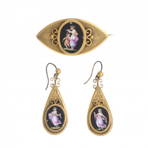 BROOCH AND EARRINGS SET.