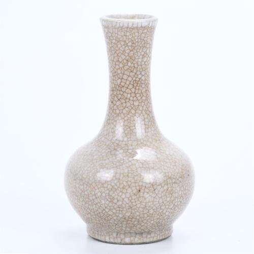 SMALL CHINESE VASE, FIRST THIRD OF THE 20TH CENTURY. 