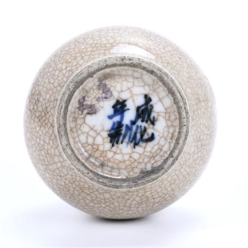 SMALL CHINESE VASE, FIRST THIRD OF THE 20TH CENTURY. 