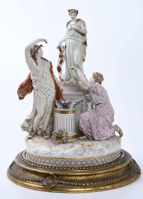 MEISSEN. GRAN CENTRO DECORATIVO ALEMÁN CON ESCENA MITOLÓGIC