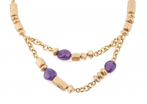 COLLAR EN ORO AMARILLO CON TRES AMATISTAS.