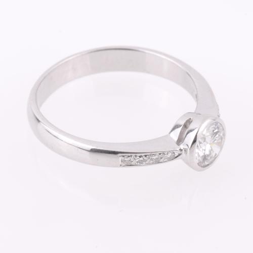 GOLD AND DIAMONDS RING.