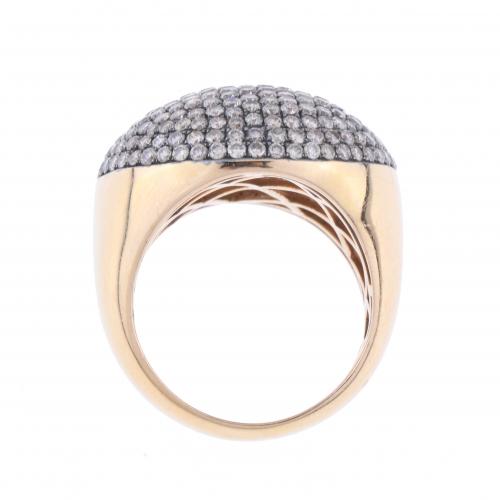 YELLOW GOLD AND DIAMONDS PAVÉ RING.