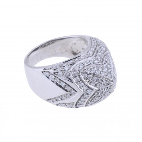 WHITE GOLD AND DIAMONDS PYRAMID RING.