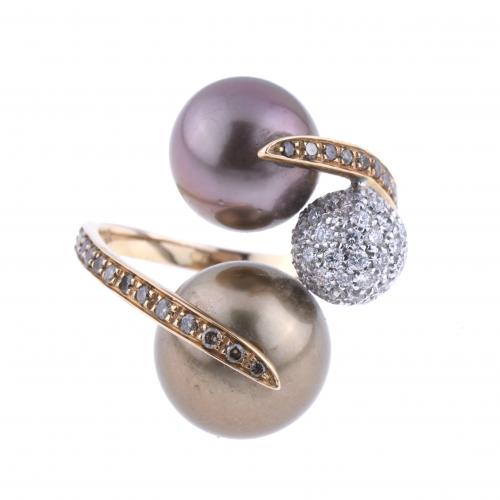 ORIGINAL DOUBLE PEARL RING WITH DIAMONDS PAVÉ.