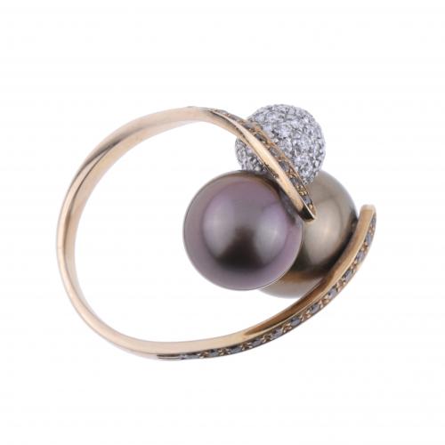 ORIGINAL DOUBLE PEARL RING WITH DIAMONDS PAVÉ.