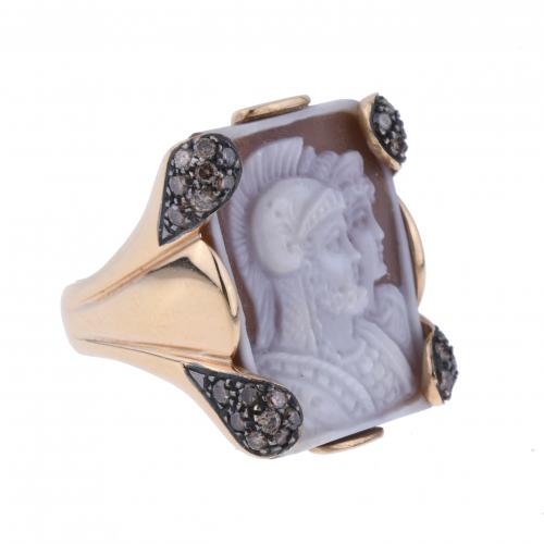 ITALIAN RING WITH CAMEO AND DIAMONDS.