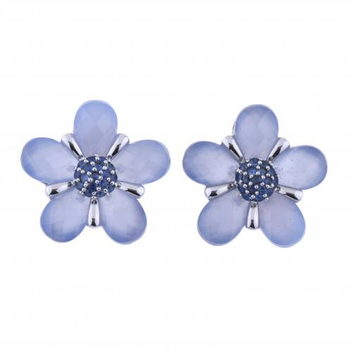 CHALCEDONY FLOWER EARRINGS.