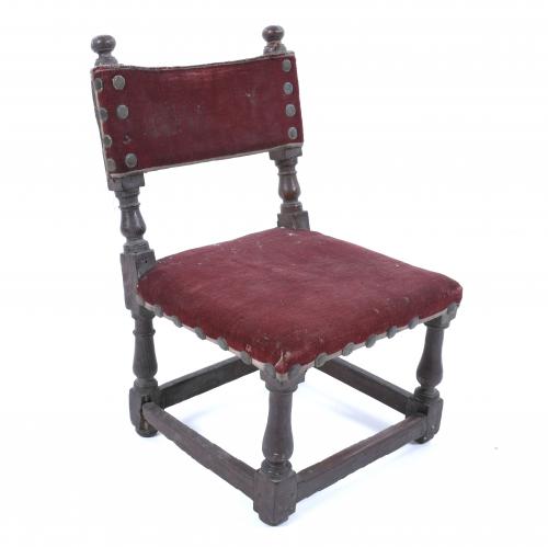 PEQUEÑA SILLA DESCALZADORA, SIGLO XVIII.